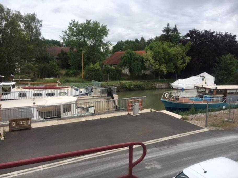 Le Depot Appartement Du Canal 80M2 A Champvert Eksteriør billede